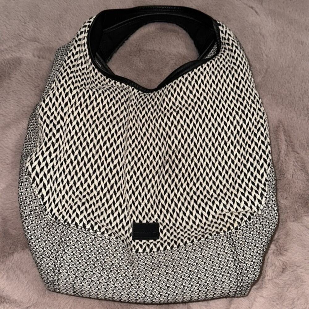 TOMS Roomy and Cute Shoulder Bag with Leather Handles
